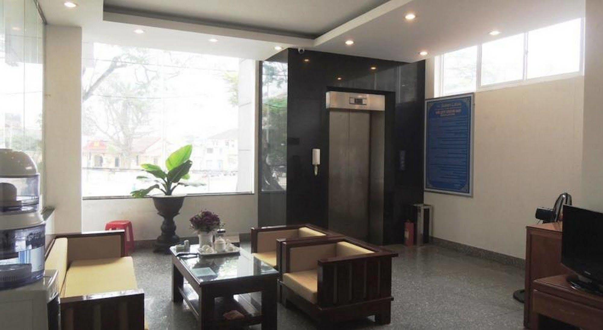 Golden Lotus Hotel Hue Buitenkant foto