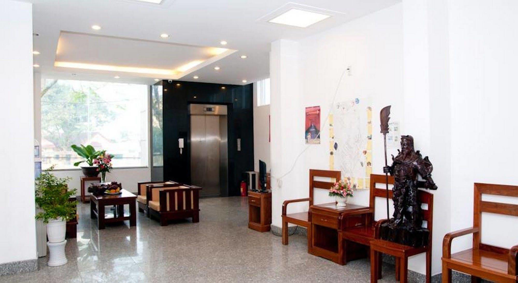 Golden Lotus Hotel Hue Buitenkant foto