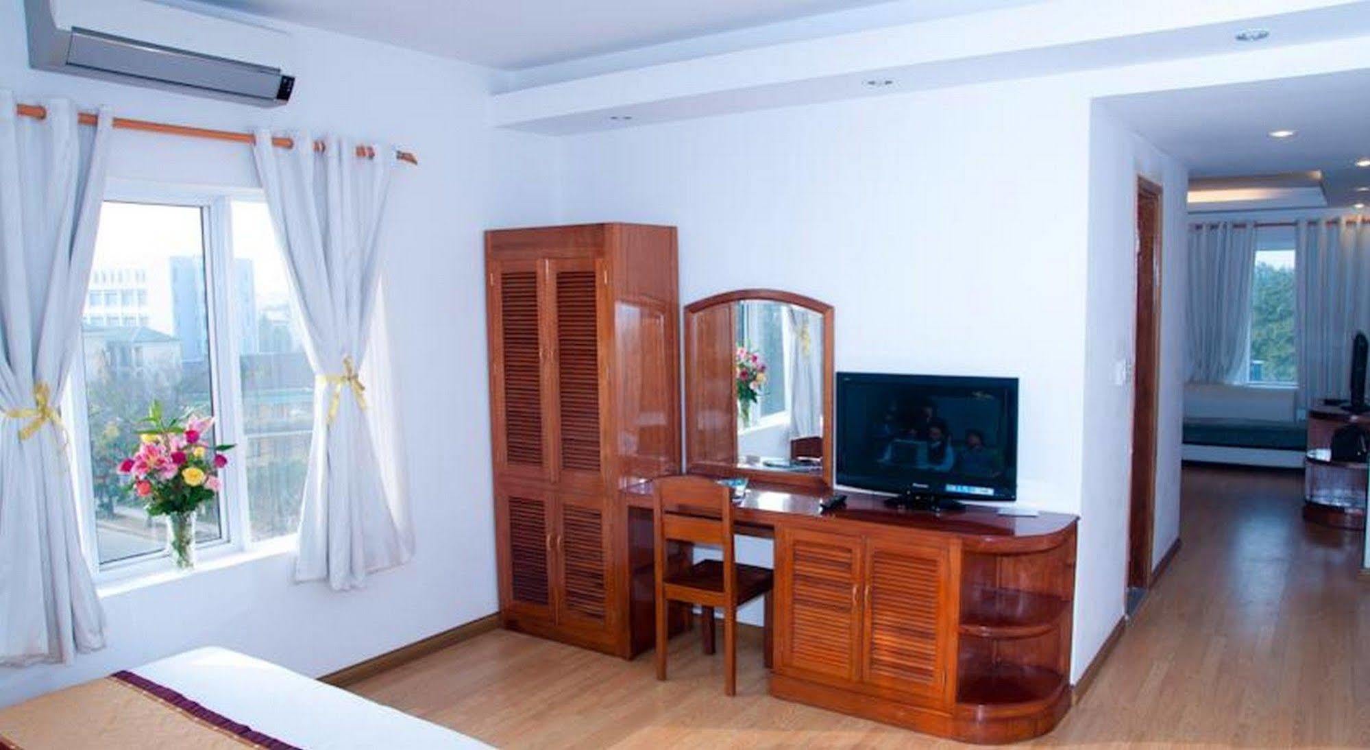 Golden Lotus Hotel Hue Buitenkant foto