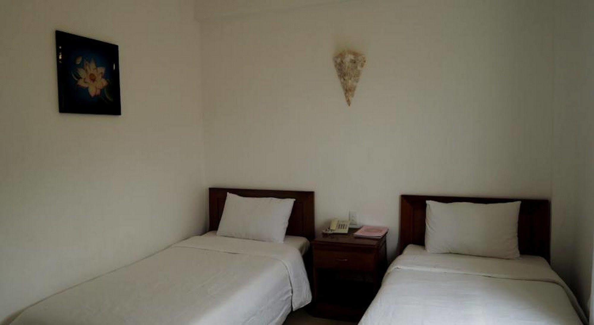 Golden Lotus Hotel Hue Buitenkant foto