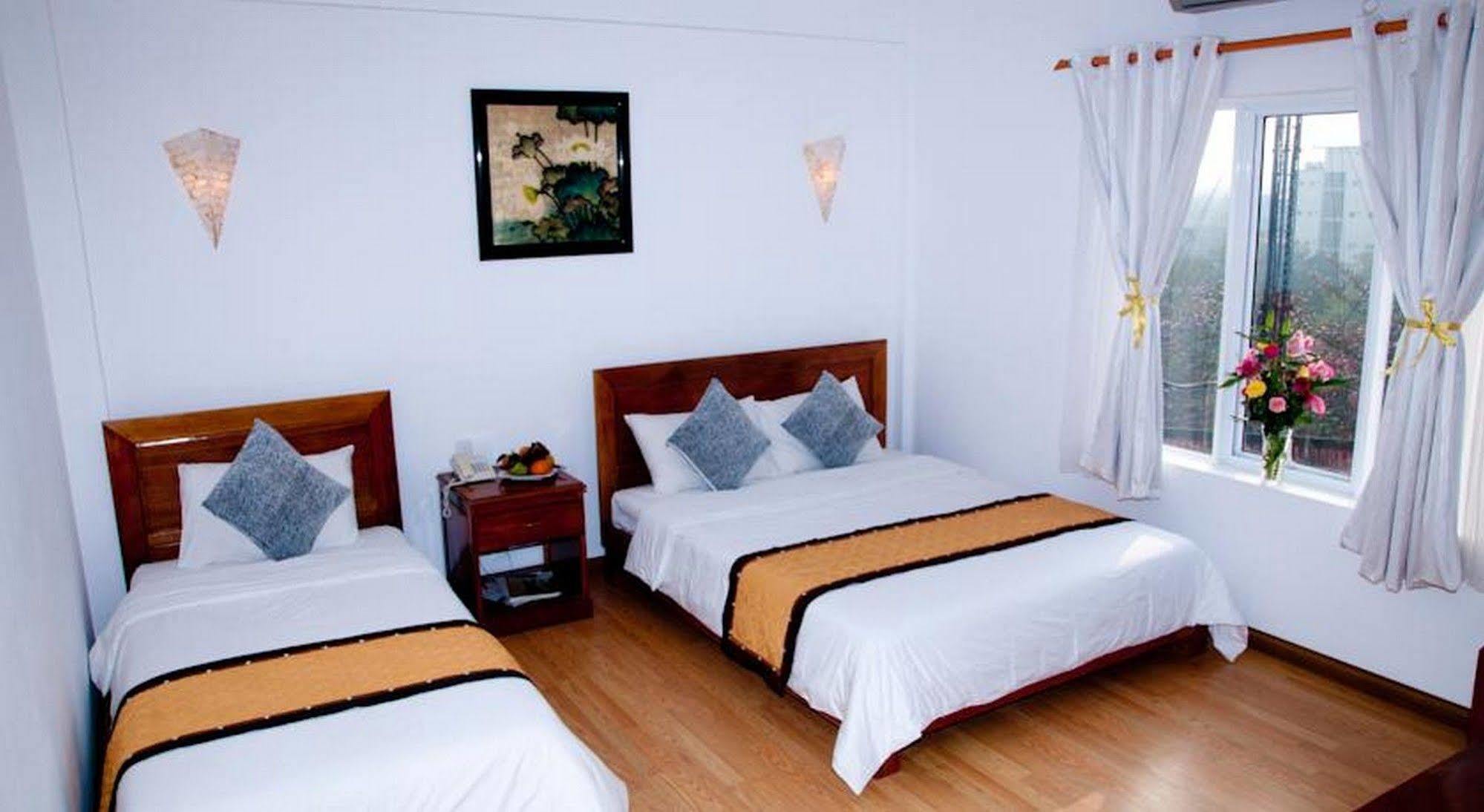 Golden Lotus Hotel Hue Buitenkant foto