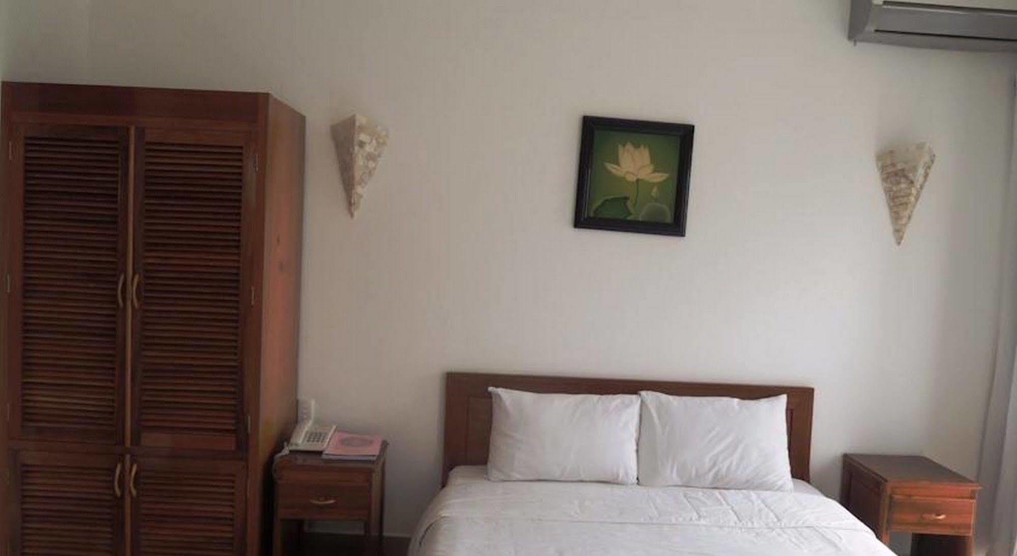 Golden Lotus Hotel Hue Buitenkant foto