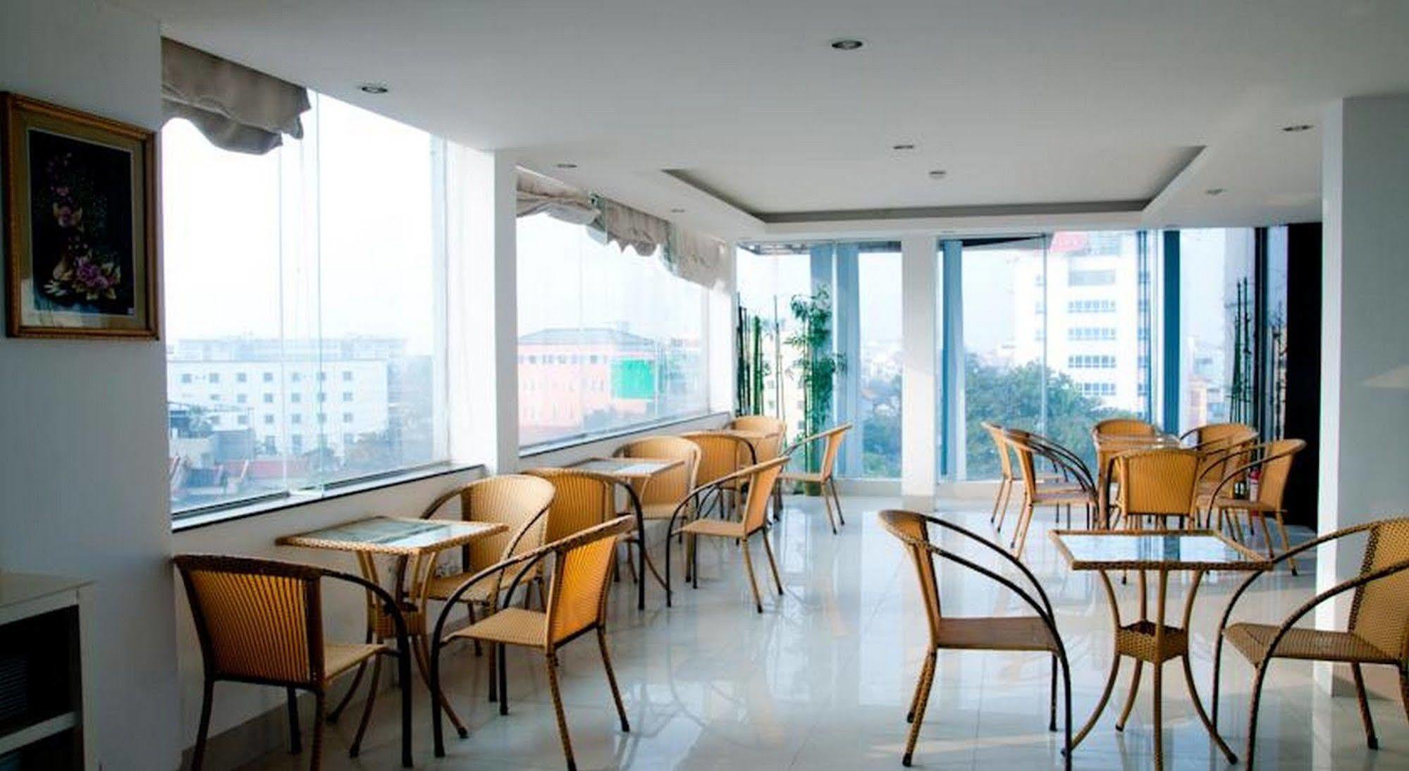 Golden Lotus Hotel Hue Buitenkant foto